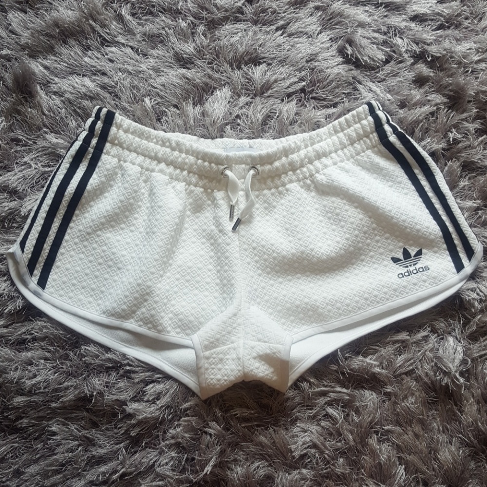 ❌SOLD❌Adidas 3 strip shorts