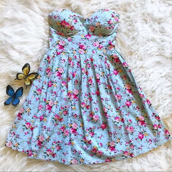 Dresses & Skirts - Strapless Floral Dress