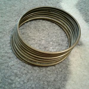 8 Bracelets