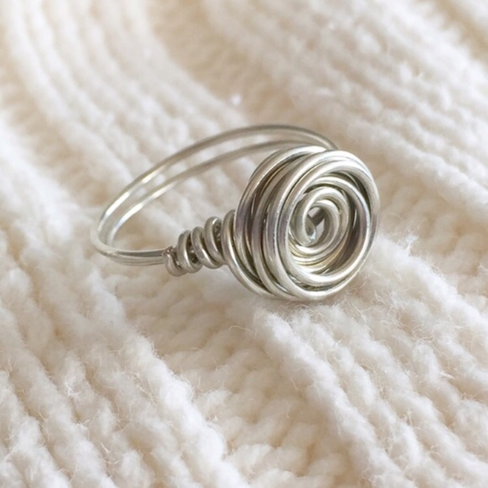 Gorgeous handmade rosette silver wire ring