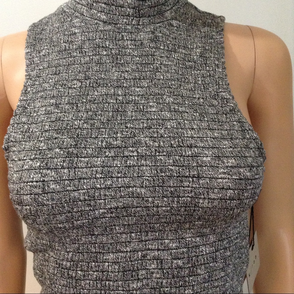 Smocked Crop Top - Picture 4 of 8