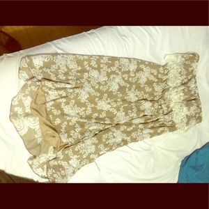 Super cute dress, strapless and lace detail.