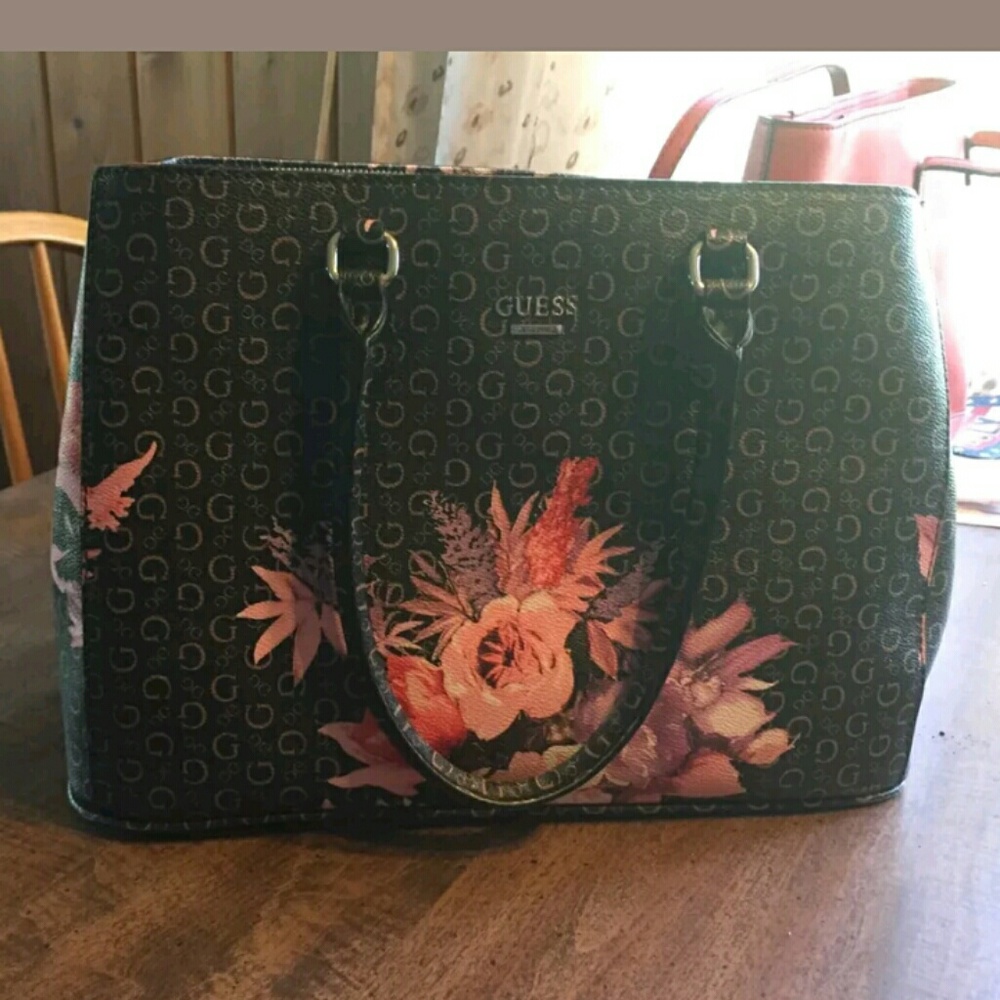 Gorgeous Guess Purse