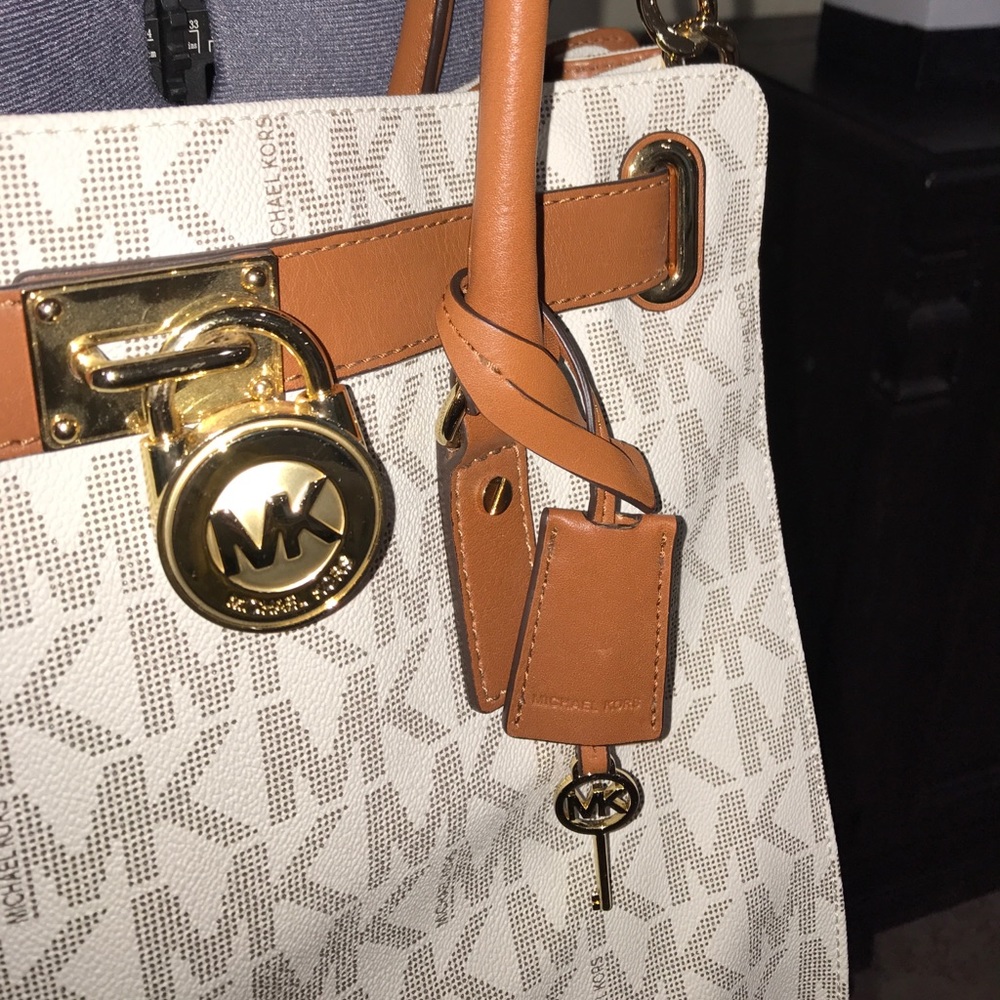 Like new used once Michael Kors large Hamilton - Picture 4 of 8