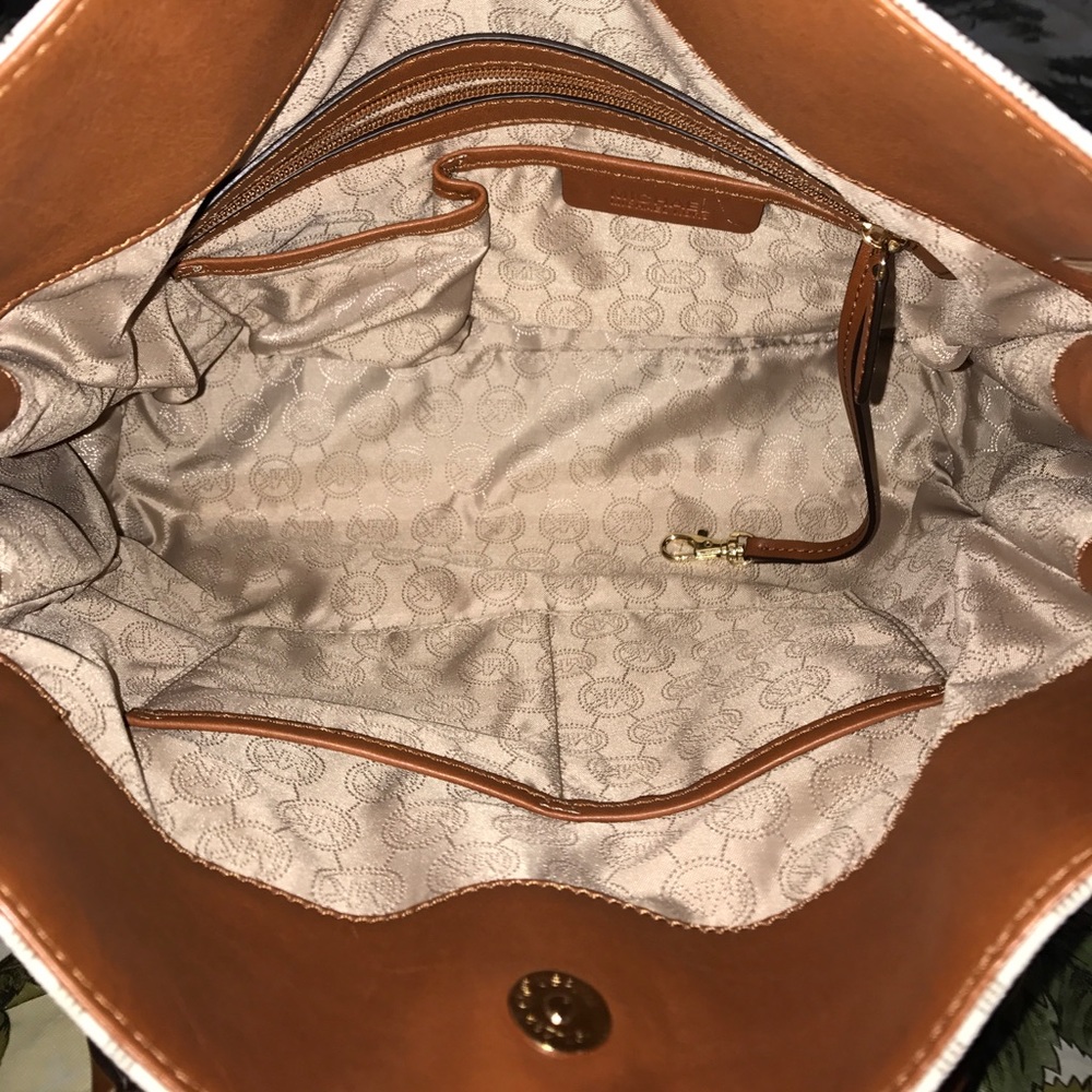 Like new used once Michael Kors large Hamilton - Picture 8 of 8