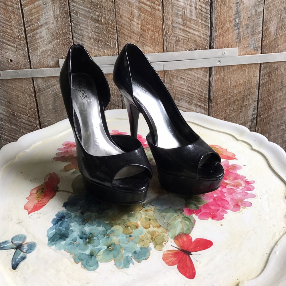 BLACK PLATFORM PUMP