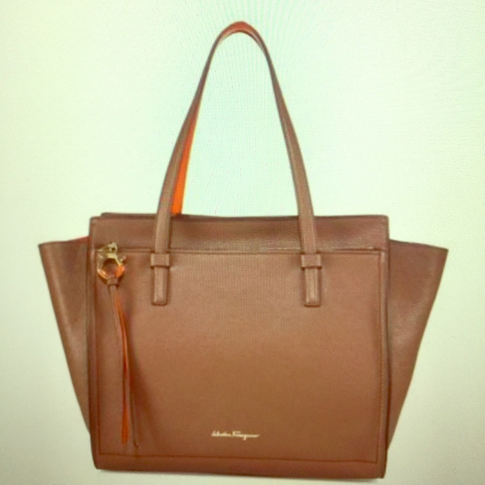 Salvatore Ferragamo Amy Leather Bag Tote Medium