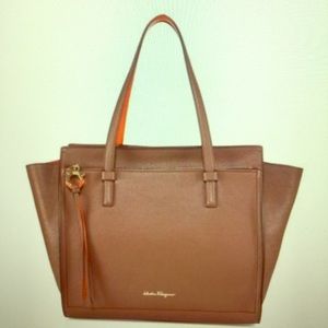 Salvatore Ferragamo Amy Leather Bag Tote Medium