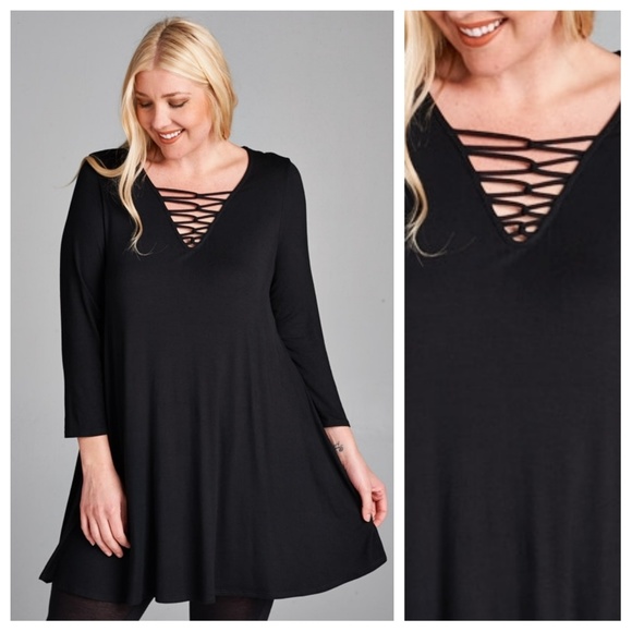 EVIEcarche Tops - 🦋MAKE AN OFFER!🦋Black Top Criss Cross Neck