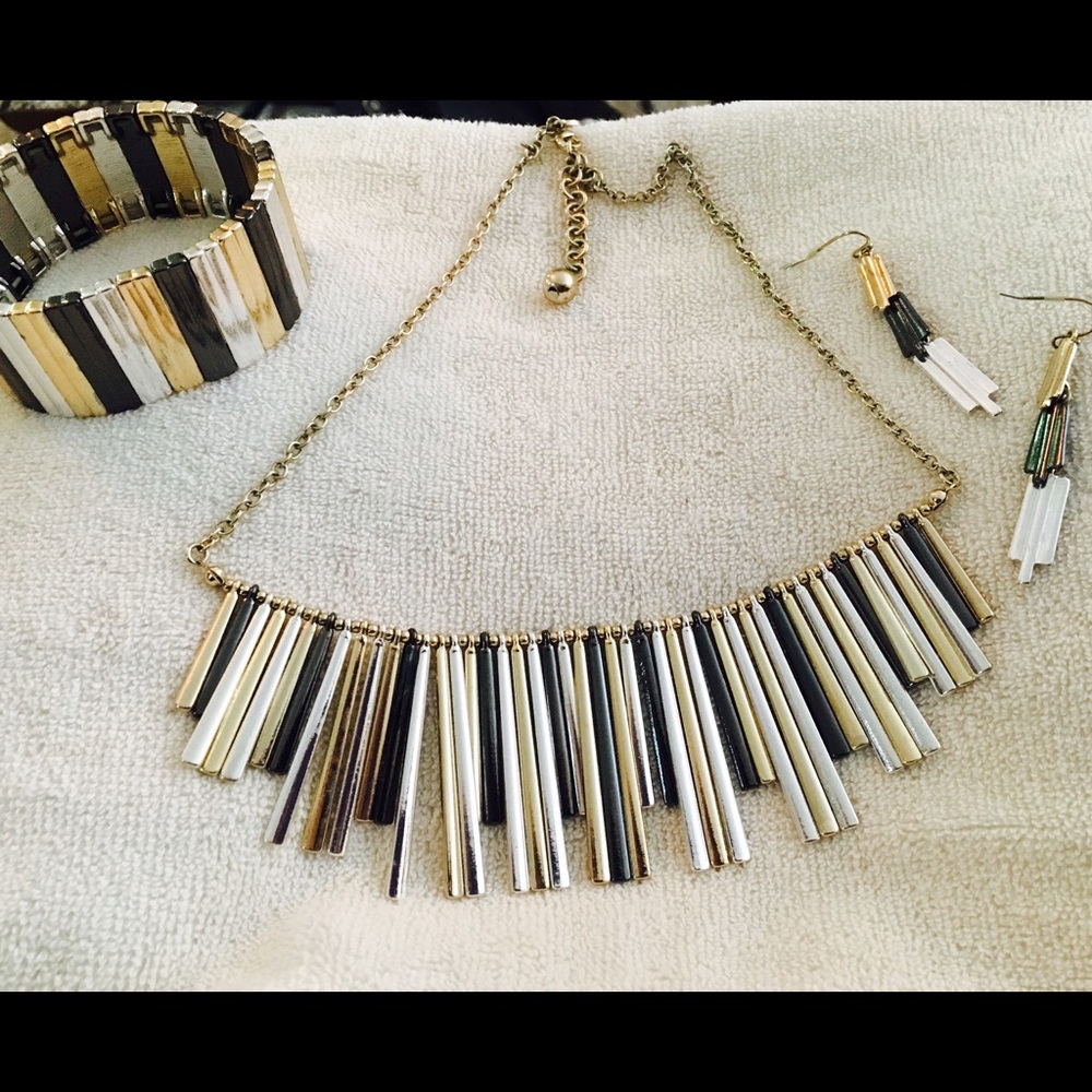 Liz Claiborne 3-piece fashion jewelry set