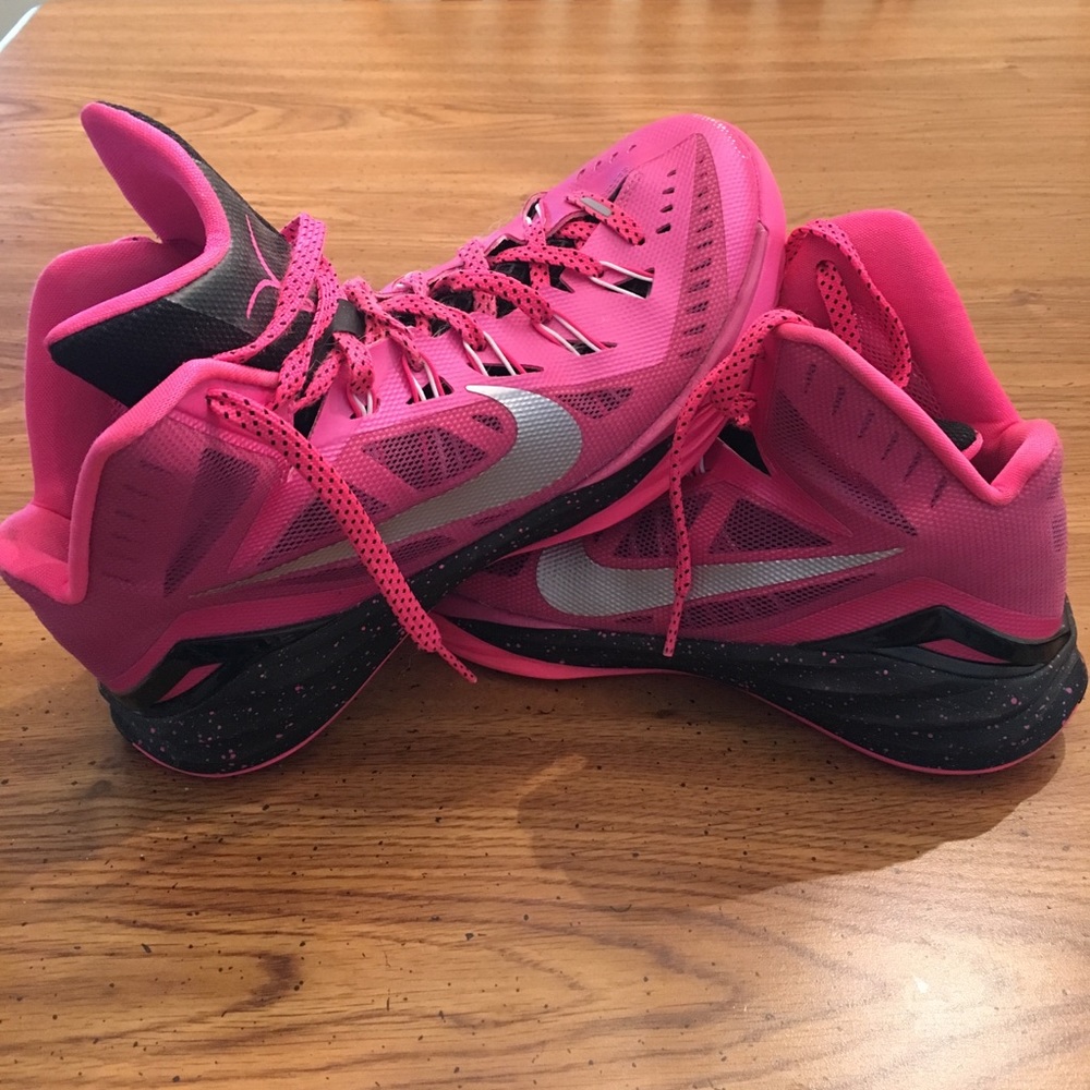 W's Nike basketball shoes