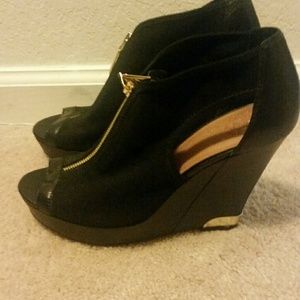 Vince Camuto wedges with Zip front