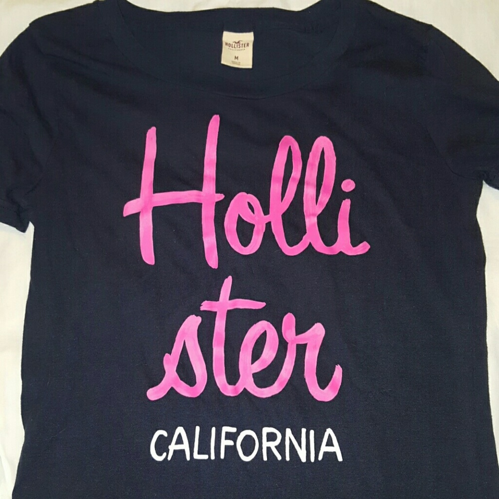 Hollister Short Sleeve T shirt. Size Medium.