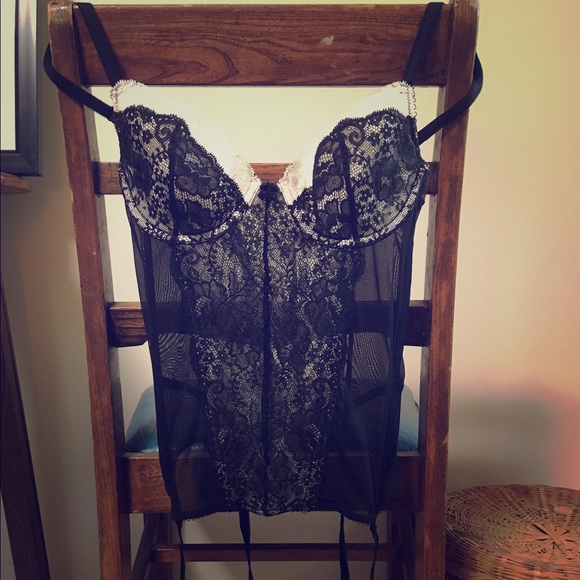Black & White Lace Bustier - Picture 1 of 3