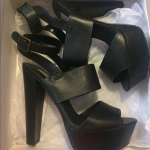 Steve Madden Dezzzy Heels: Size 10