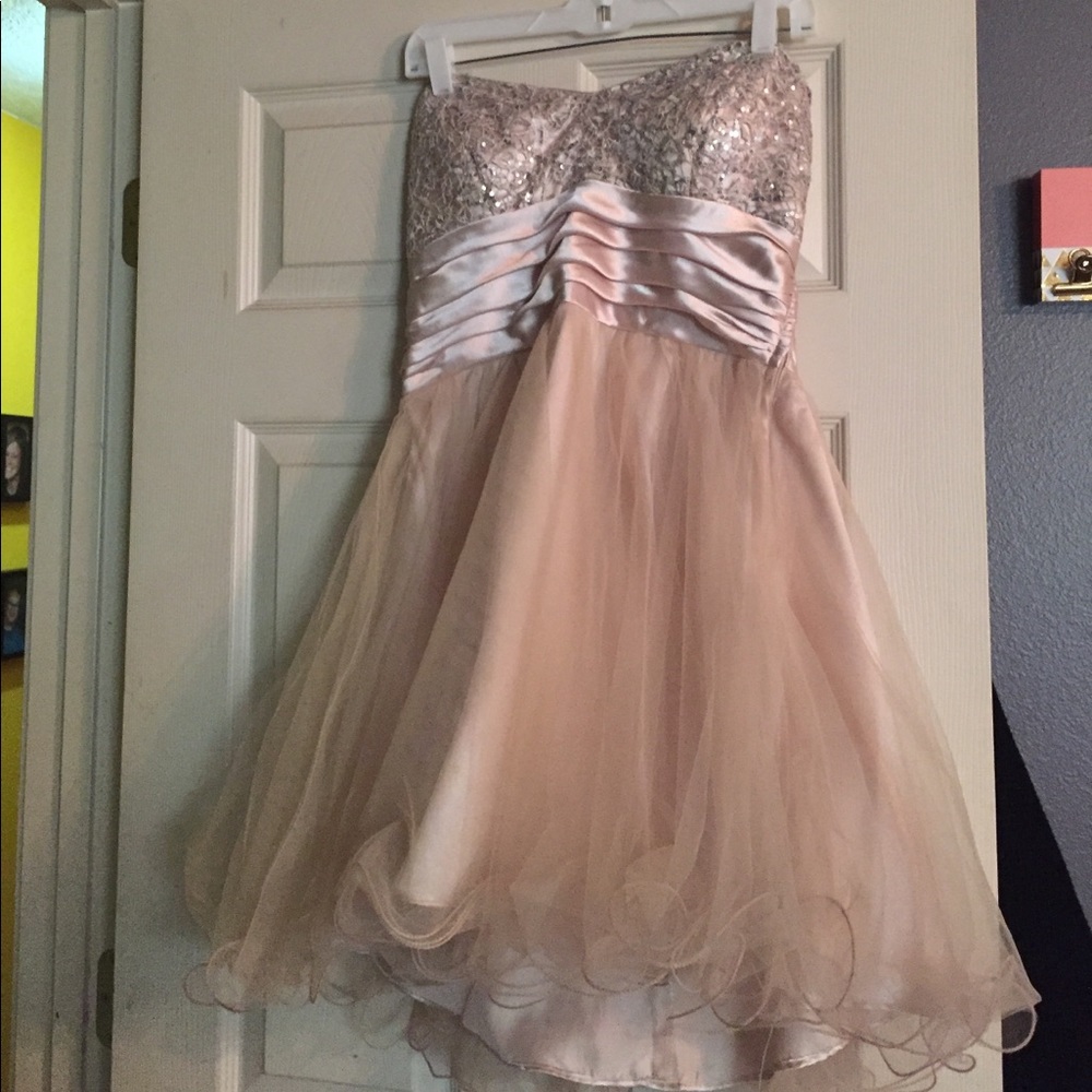 Short party/prom dress. Super cute!
