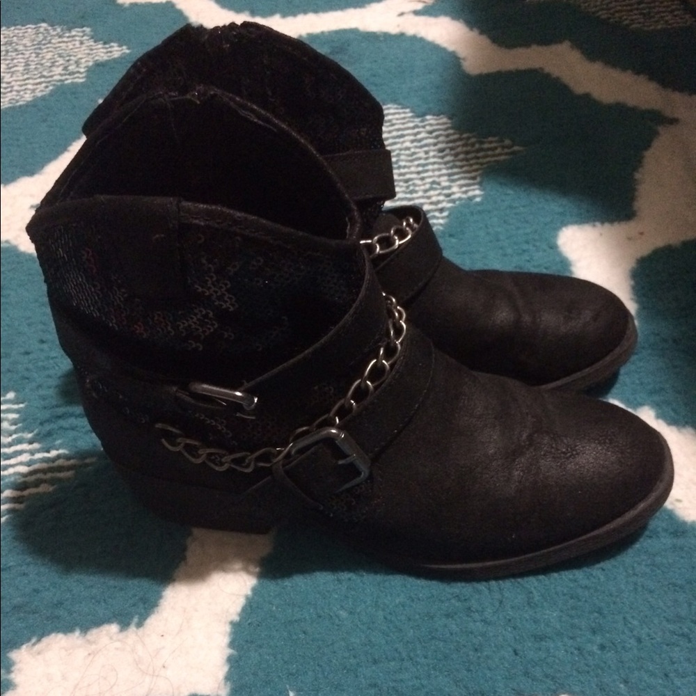 Short boots
