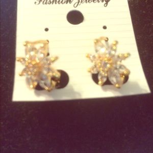 Pretty crystal flower earrings in rose gold diped