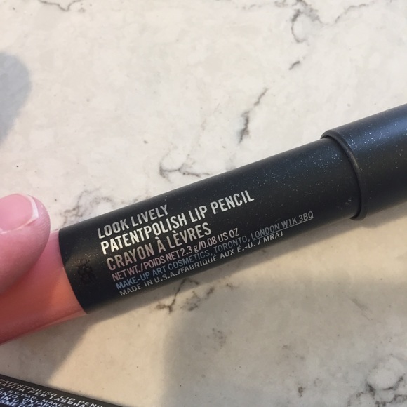 MAC • Patentpolish Lip Pencil in "Look Lively" - Picture 3 of 4