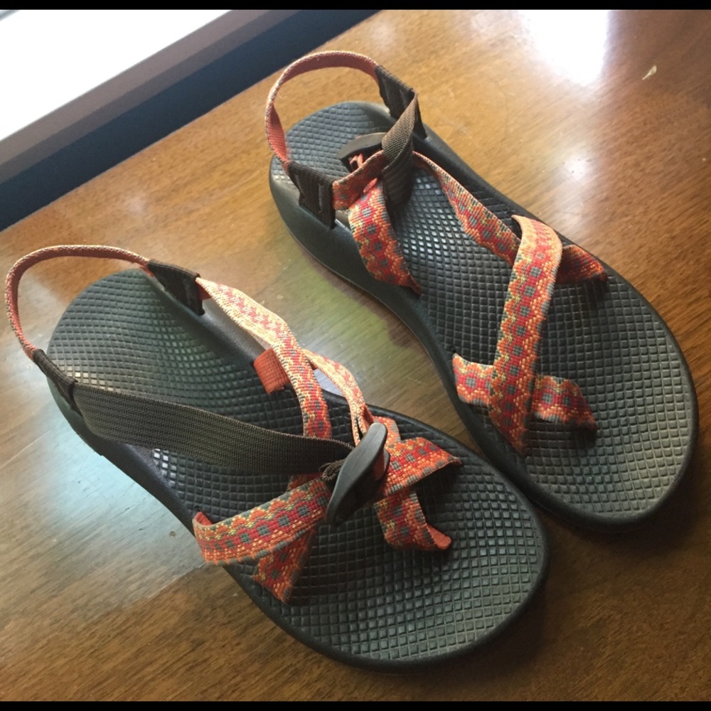 Brown & orange classic Chaco sandal, sz 9
