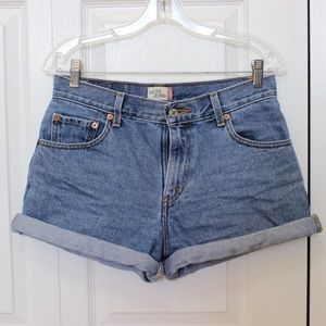 Vintage Levis 550 denim high waisted shorts