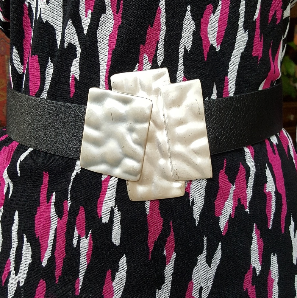 STUNNING BRUSHED SILVER BUCKLE BELT - Picture 1 of 3