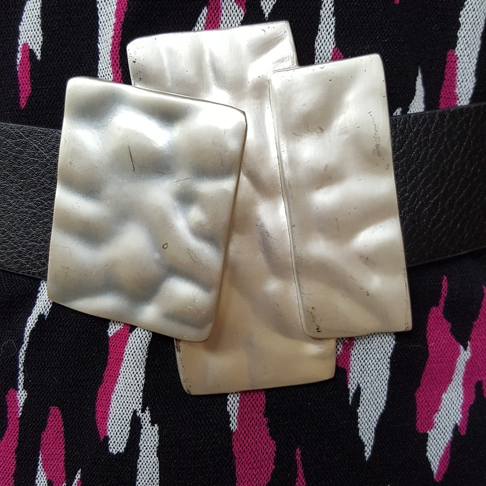 STUNNING BRUSHED SILVER BUCKLE BELT - Picture 3 of 3