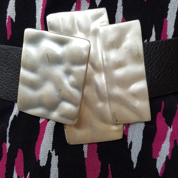 STUNNING BRUSHED SILVER BUCKLE BELT - Picture 3 of 3