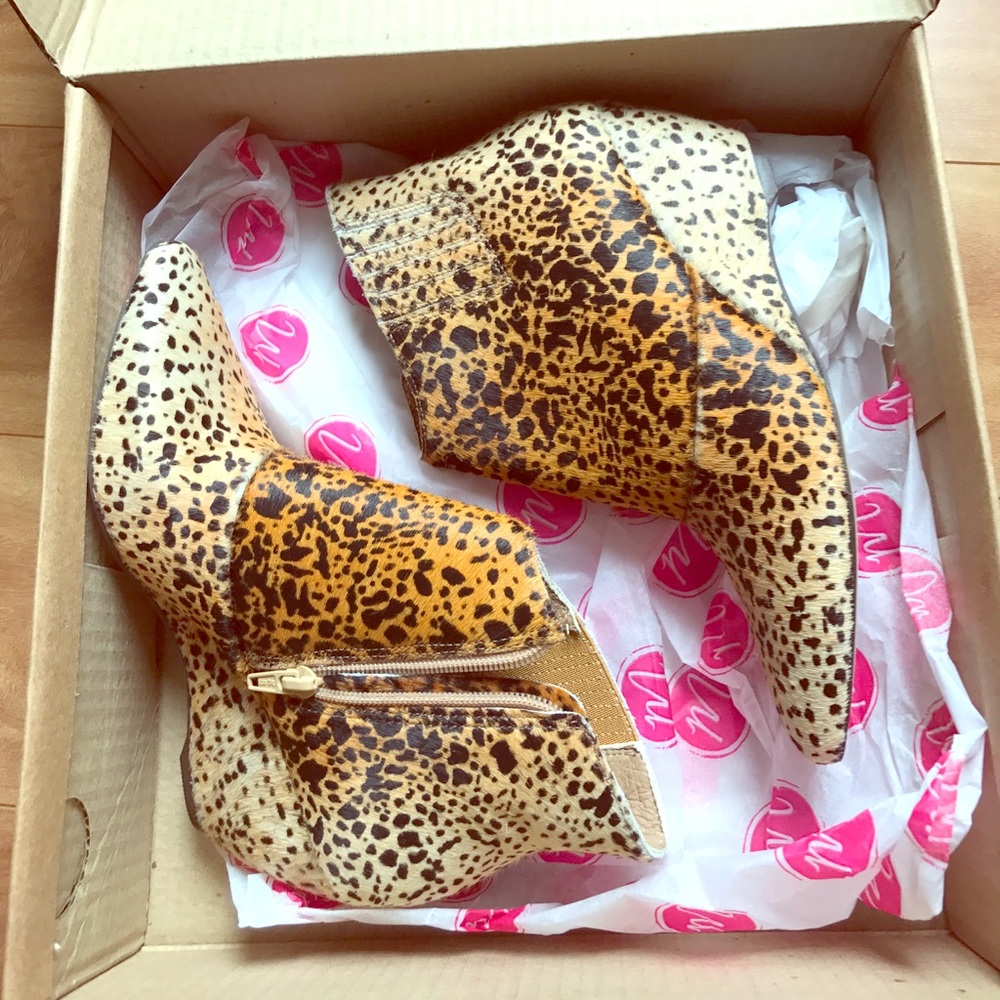 NIB Leopard print cow hair booties!