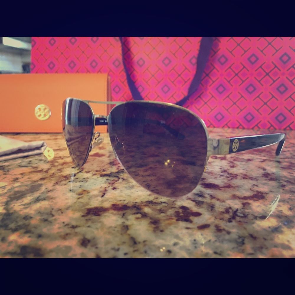 Authentic Tory Butch Aviator Sunglasses