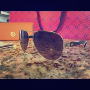 Authentic Tory Butch Aviator Sunglasses
