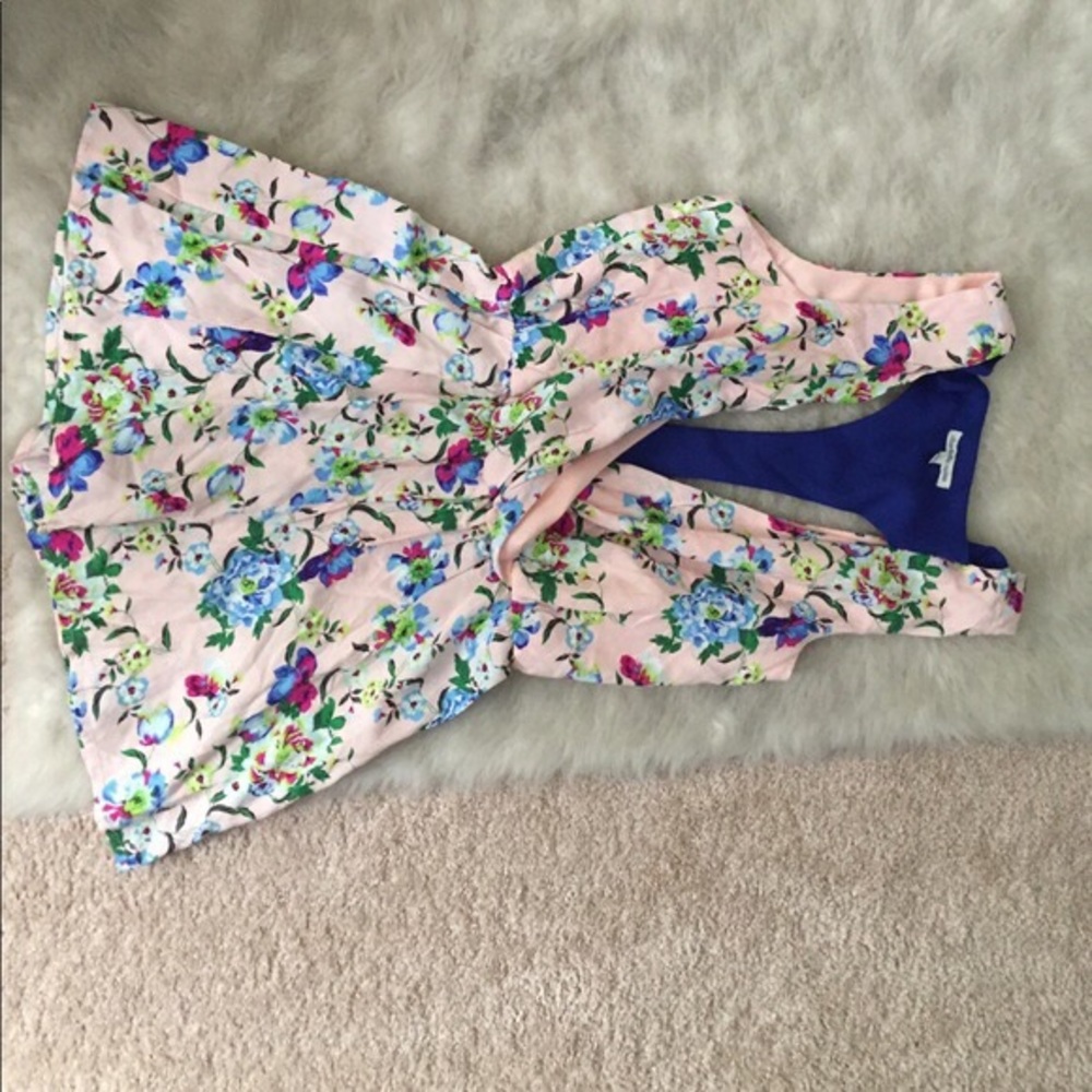Floral romper, cute back. Sz L