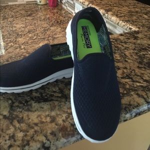 NWOT Skechers Go Walk Memory Form Fit