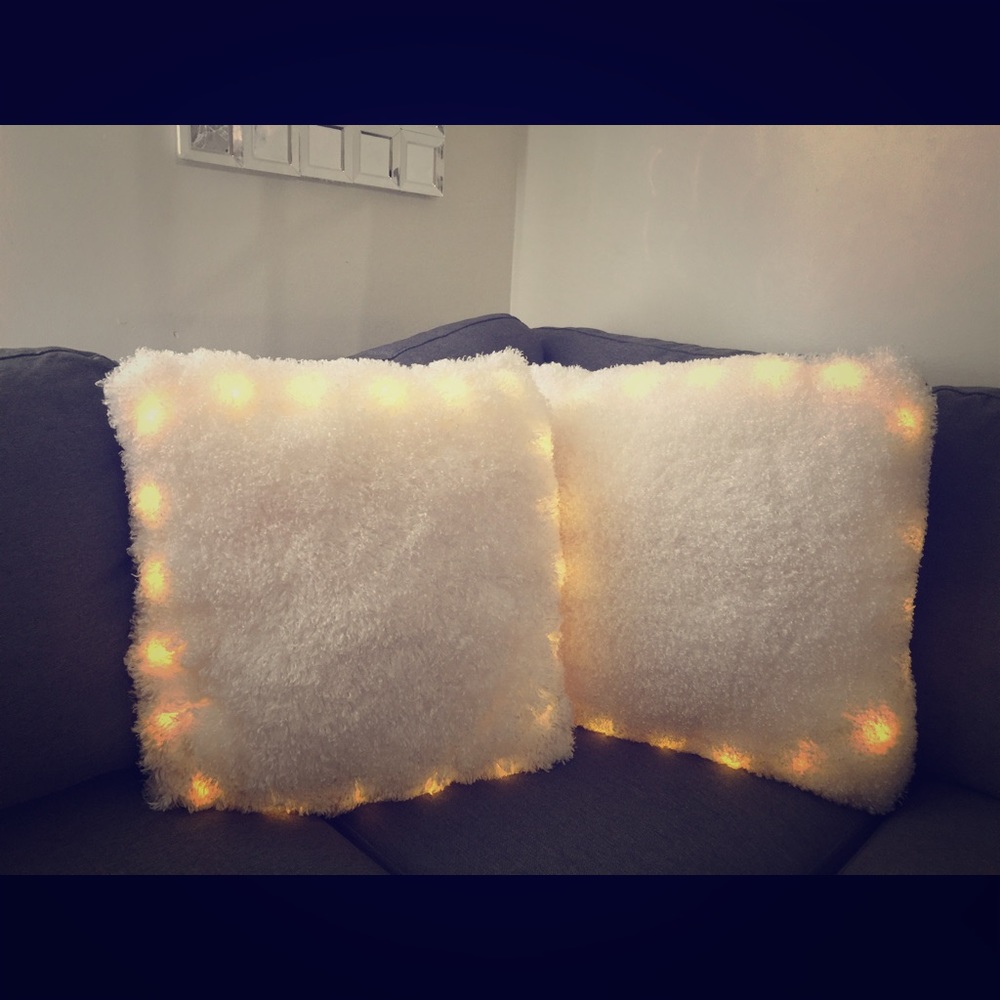 Led light up throw pillows