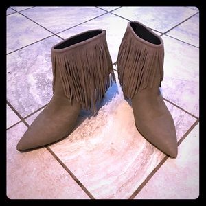 LFL grey fringe Celeste bootie size 11