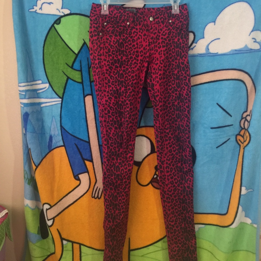 Pink leopard print skinny pants