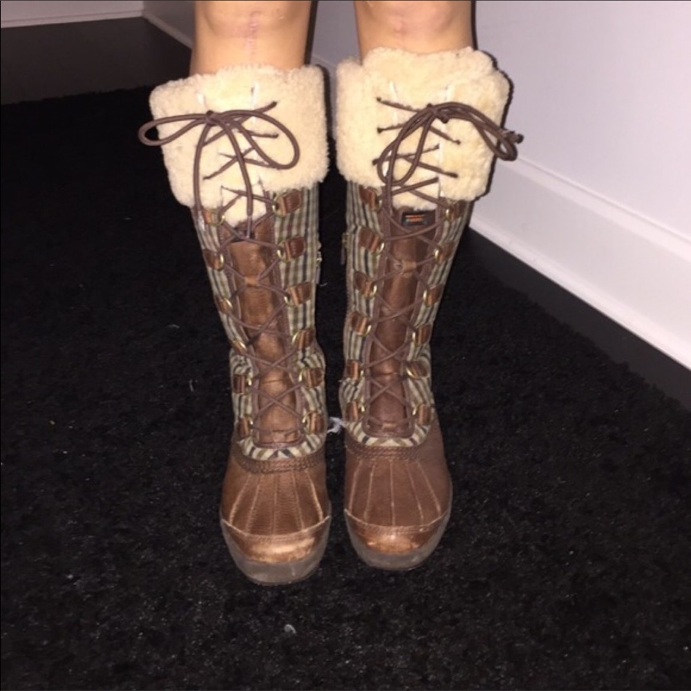 UGG Snow boots lace up size 8