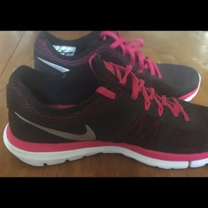 Women's Nike Flex 2014 Run size 9
