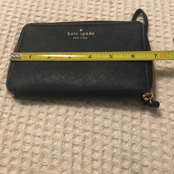 Kate Spade wristlet - Picture 4 of 4
