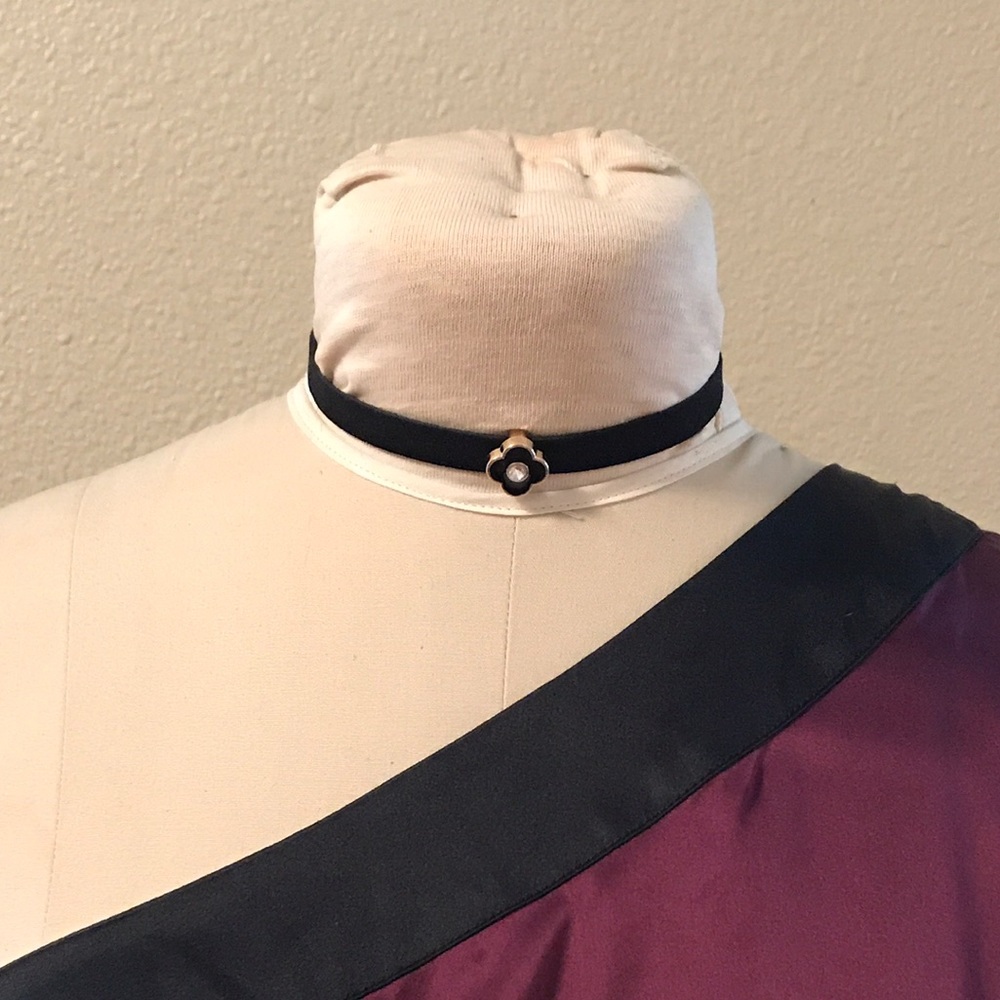 NWT choker in back with unique detail