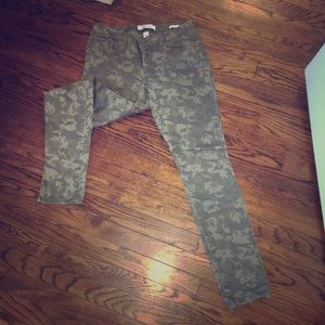 Kenneth Cole Reaction Camo Skinny Jeans