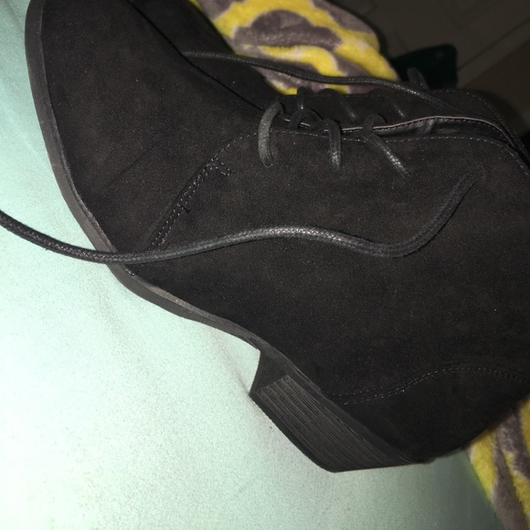 Cute black heels. - Picture 1 of 2