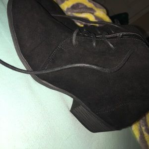Cute black heels.