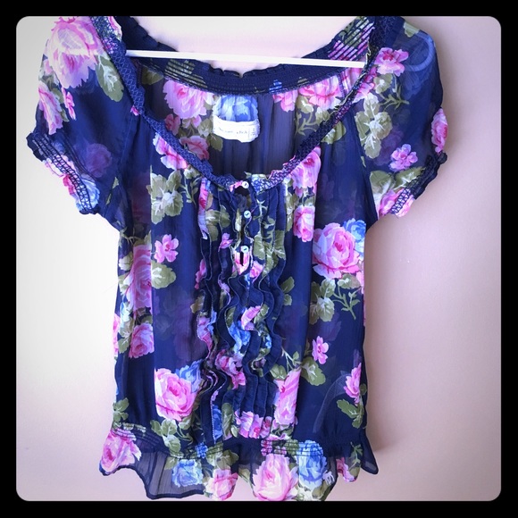 Abercrombie & Fitch Tops - ☀️3/$15 Sheer floral A&F blouse