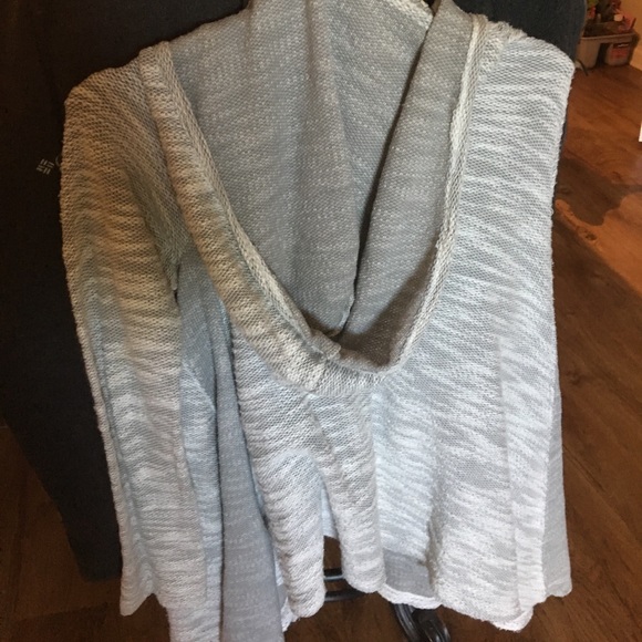 Grey sweater with a hood. Never worn - Picture 2 of 2