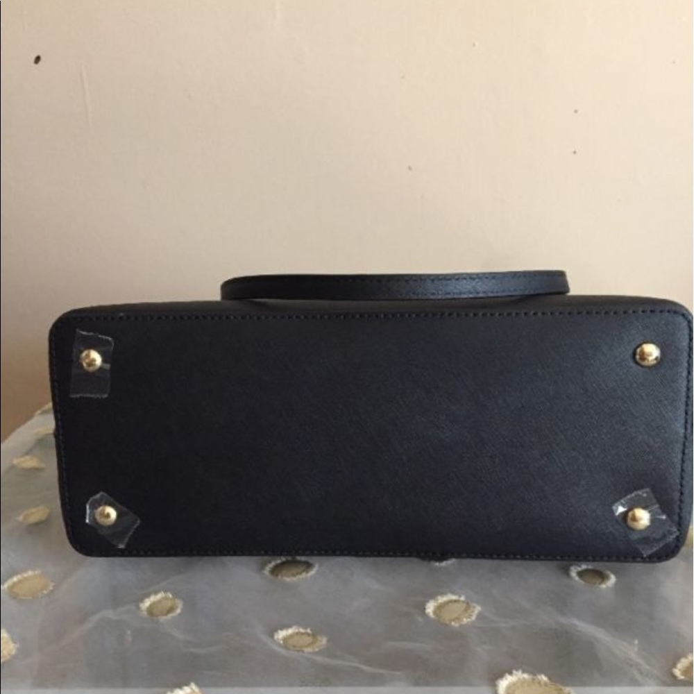 NEED TO SELL QUICKLY. NEW MICHAEL KORS BLACK BAG - Picture 5 of 8