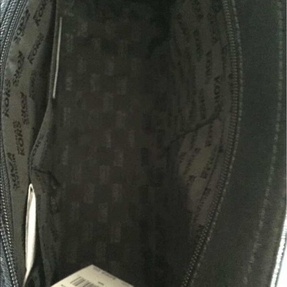 NEED TO SELL QUICKLY. NEW MICHAEL KORS BLACK BAG - Picture 6 of 8