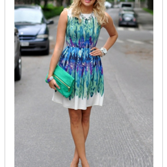 HP! FEATHER PRINT SLEEVELESS DRESS NWT - Picture 2 of 4