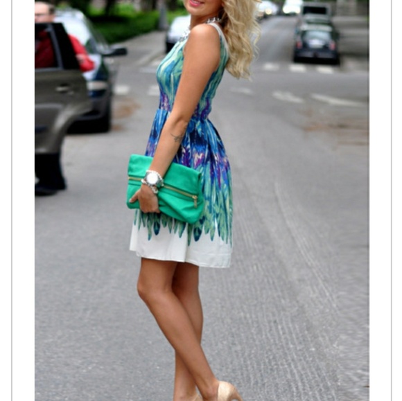 HP! FEATHER PRINT SLEEVELESS DRESS NWT - Picture 3 of 4