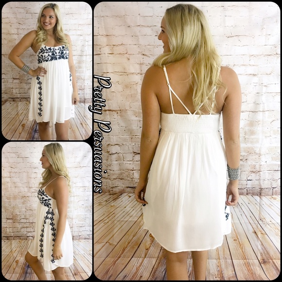 SALE🎉White & Navy Floral Embroidered Slip Dress - Picture 3 of 5